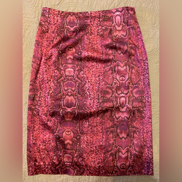 LEA ROME, suit - Picture 2 of 4